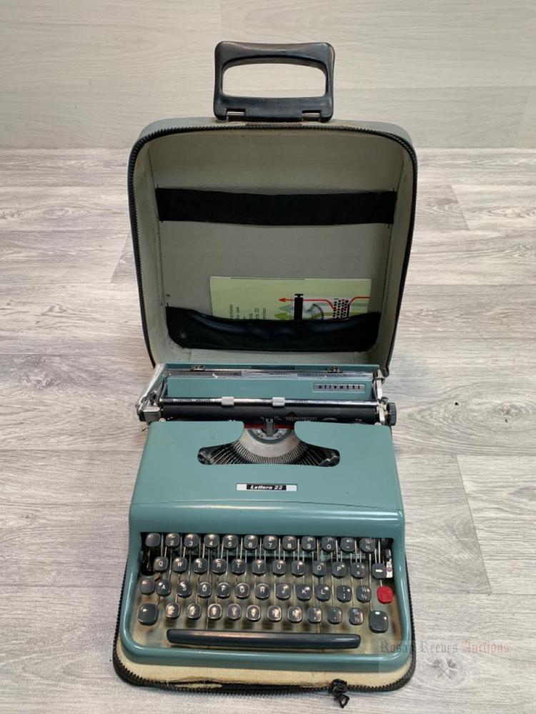 A vintage Olivetti Lettera 22 mechanical typewriter with