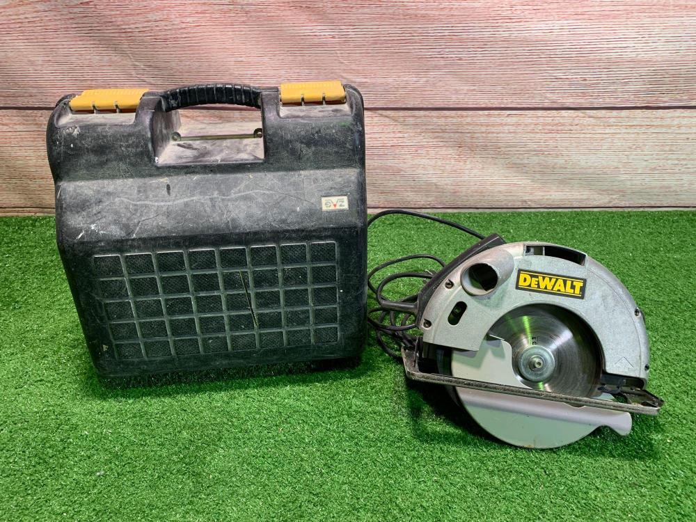 Herinnering antiek hond A 240v Dewalt DW62 circular saw with a ZAG hard shell carry case